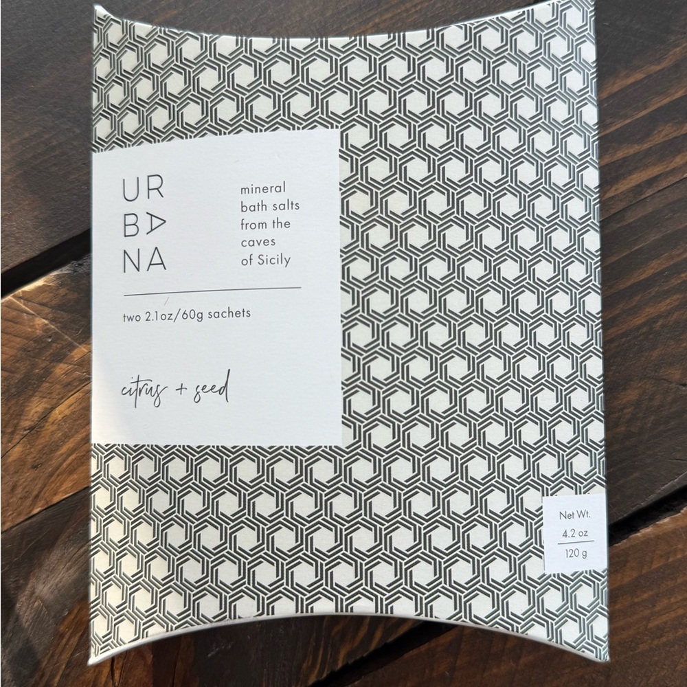 ⚡ Urban Outfitters Mineral Bath Salts - Black and White